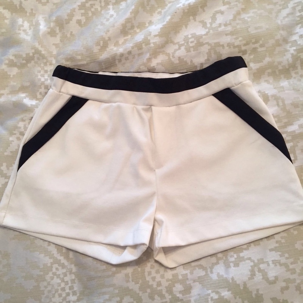 Mine High Waist Stretch B&W Shorts with Pockets